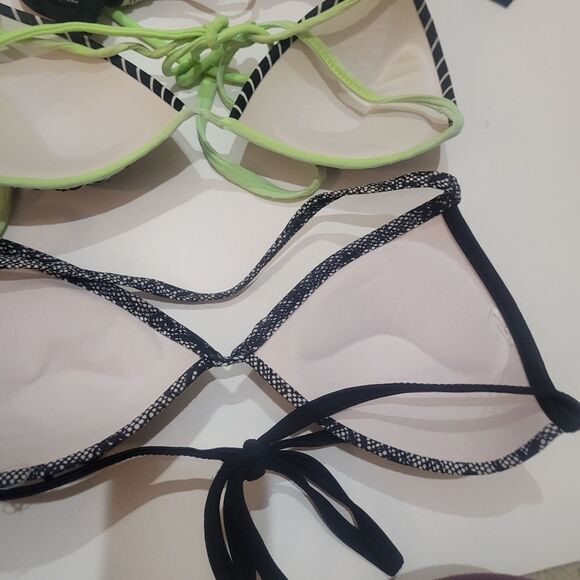 Bundle of 3 Women's Bikini 👙 tops Size Small - Picture 3 of 4